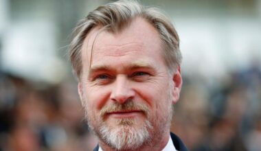 Bardem, Almodóvar, Tosar y otros cineastas españoles piden a Christopher Nolan detener el rodaje de 'La Odisea' en el Sáhara