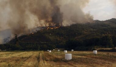 La ola de incendios avanza sin tregua en Galicia y arrasa ya 50.000 hectáreas - La Voz de Galicia