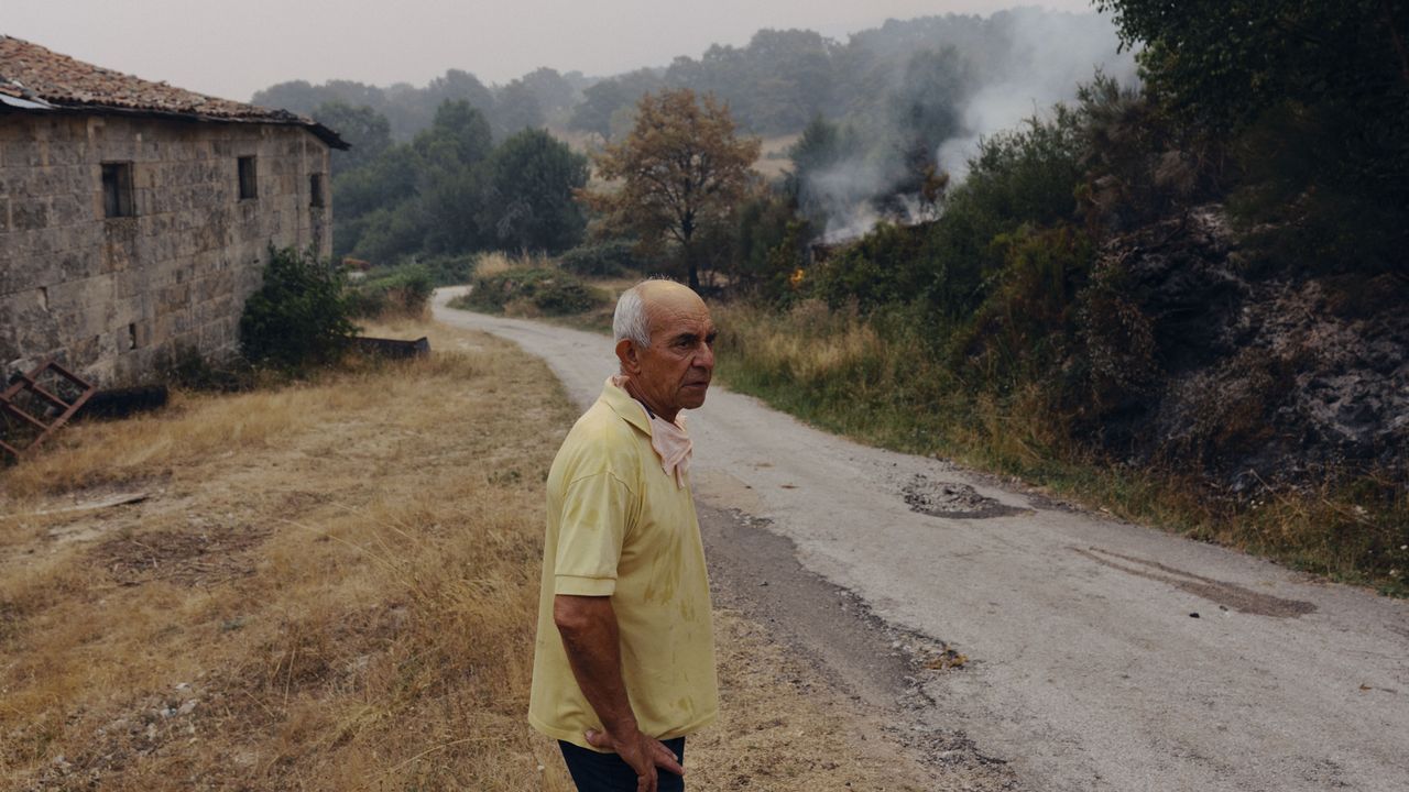 Los dos focos en Chandrexa se unen en un solo incendio, el segundo más grande de la historia de Galicia con 10.500 hectáreas afectadas - La Voz de Galicia