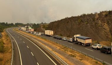 Caos de tráfico por los incendios de Ourense: doscientos kilómetros cortados en la A-52 y más de mil coches atrapados - La Voz de Galicia