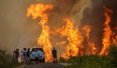 Una decena de incendios siguen activos en la provincia de Ourense con más de 62.000 hectáreas arrasadas - La Voz de Galicia