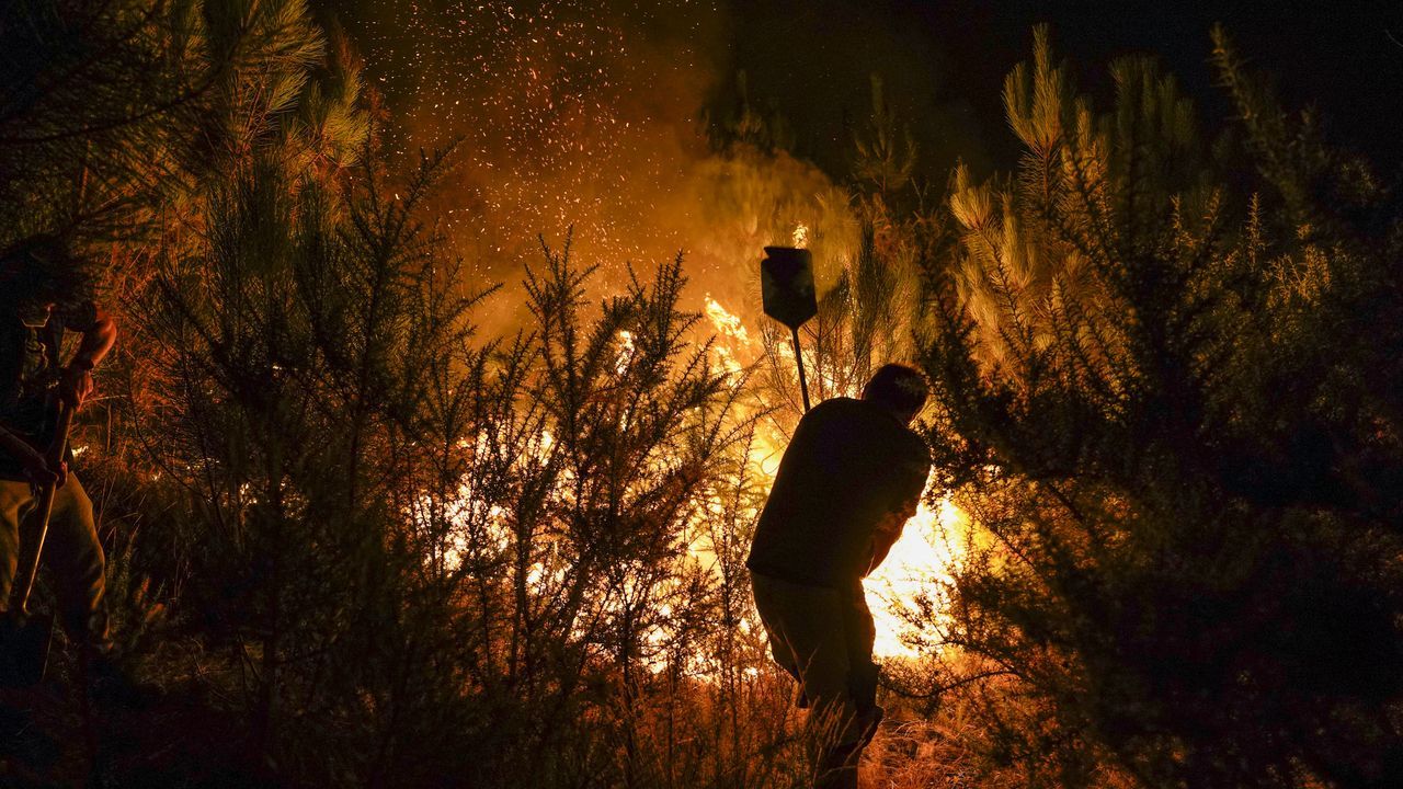 Ocho incendios se mantienen activos en Galicia con más de 68.500 hectáreas afectadas - La Voz de Galicia