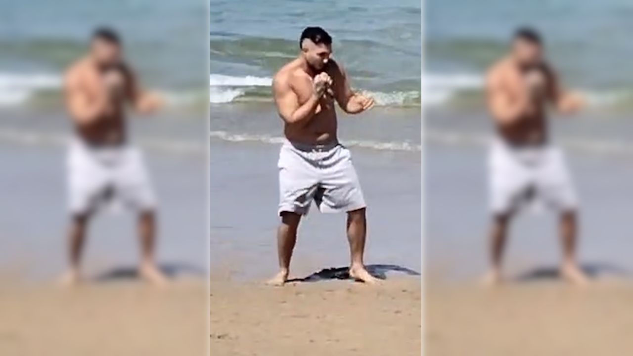 Omar Montes se relaja en la playa de Valdoviño tras su multitudinario concierto en Ferrol - La Voz de Galicia
