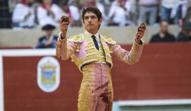 Sebastián Castella triunfa en la primera cita taurina de la Peregrina y se lleva tres orejas - La Voz de Galicia
