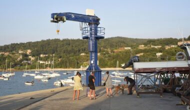 Muere un niño de 14 años en Marín tras saltar del muelle de Aguete y quedar inconsciente - La Voz de Galicia