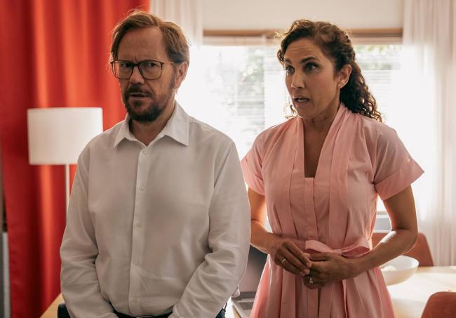 Santiago Segura y Toni Acosta en 'Padre no hay más uno 5'.