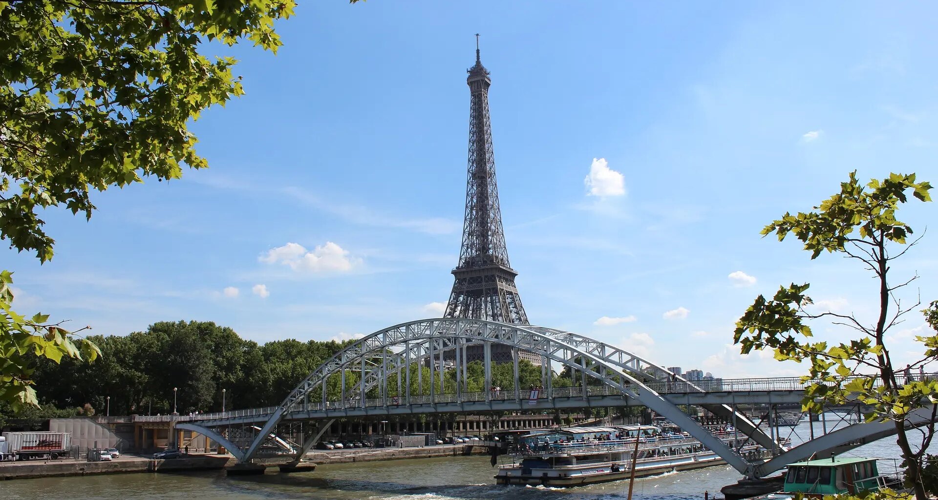 Imputados dos menores en Francia por preparar varios atentados contra la Torre Eiffel y sinagogas