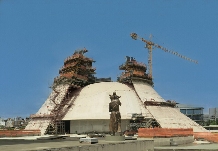 La construcción de la Catedral Cristo Rei de Niemeyer en Belo Horizonte a través del lente de Paul Clemence - Imagen 1 de 28