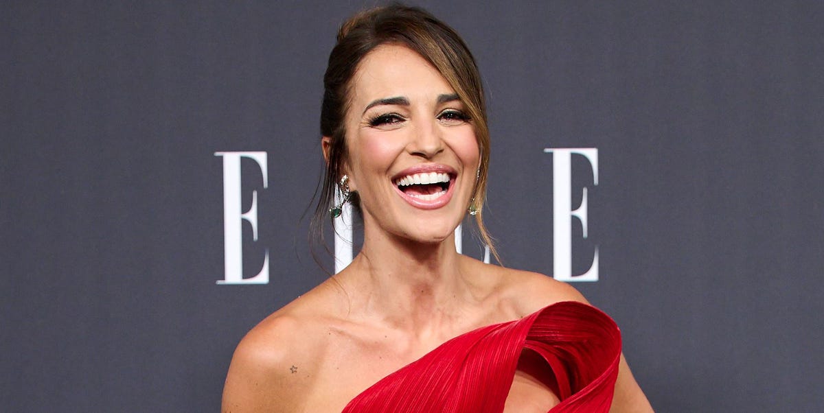 Paula Echevarría deslumbra con un vestido naranja y sandalias planas en su 48º cumpleaños