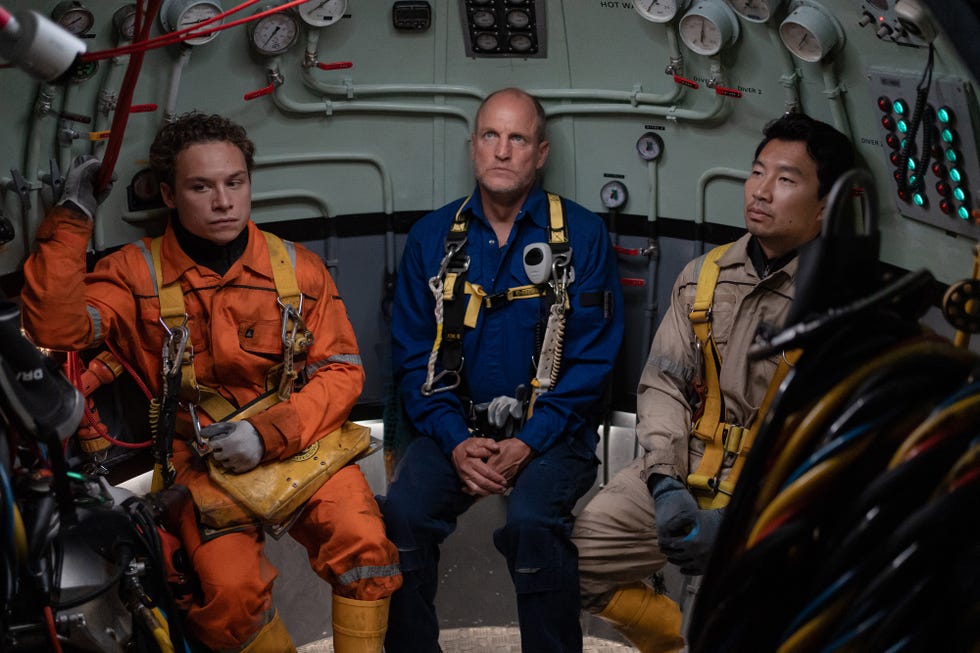 finn cole, woody harrelson y simu liu