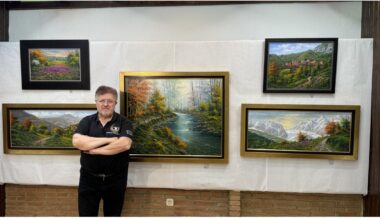 El pintor alicantino Joan Coloma expone su obra paisajística en Potes