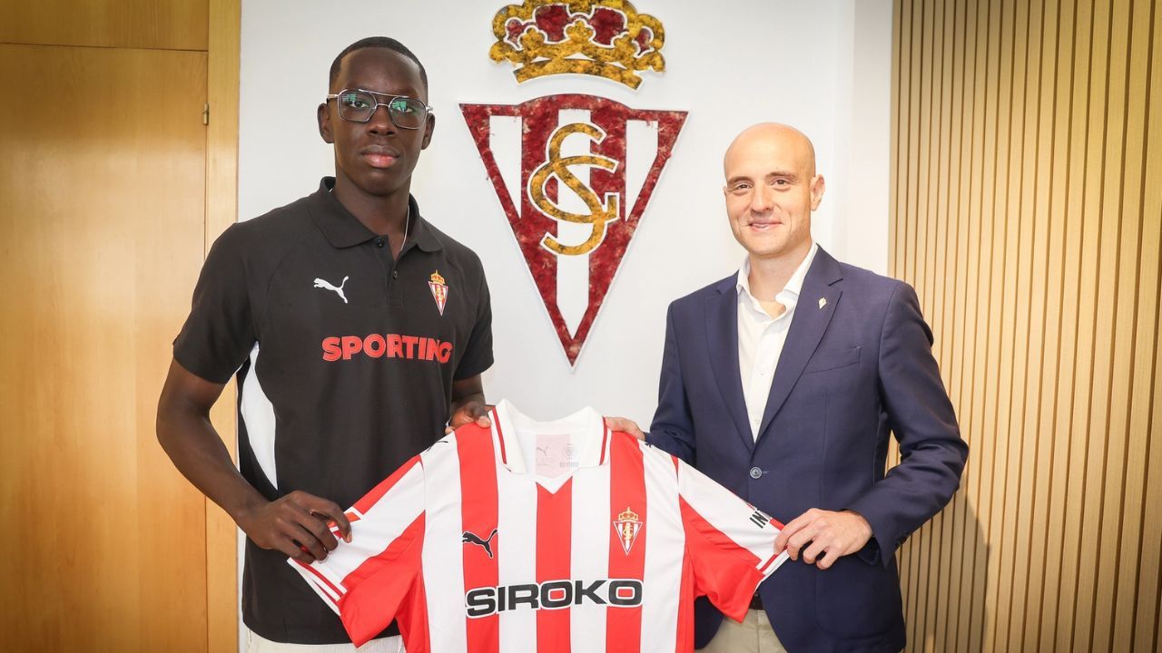 Oficial: Amadou firma su nuevo contrato profesional con el Sporting, con opción a ampliarlo 3 años extra - La Voz de Asturias