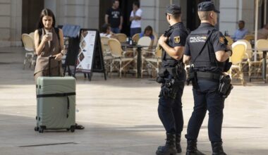 La Policía abate a un hombre tras intentar acuchillar a dos agentes en Valencia