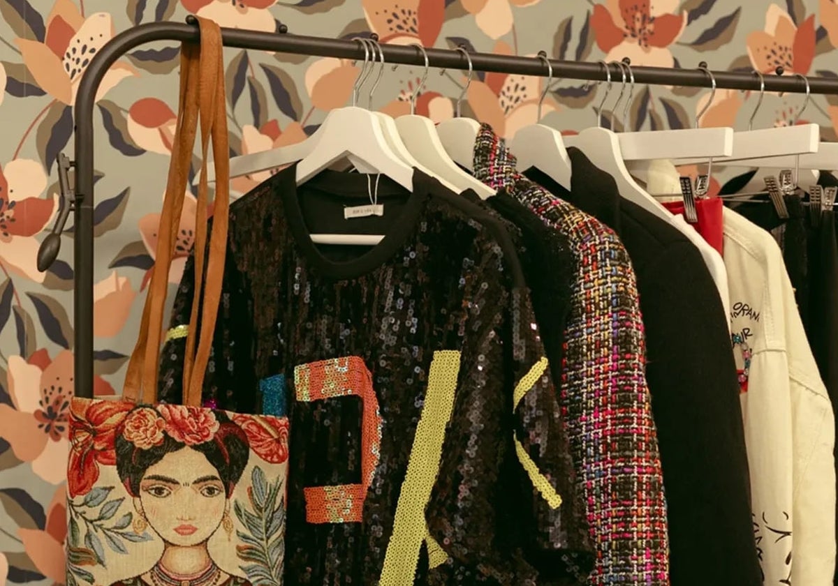 Cierra una tienda de moda en San Sebastián con liquidación de sus productos