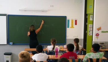 La Junta de Andalucía aumenta la vigilancia para controlar la jornada y horario de los docentes