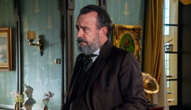 Los secretos del Marqués de Luján contados por Manuel Regueiro de 'La Promesa'