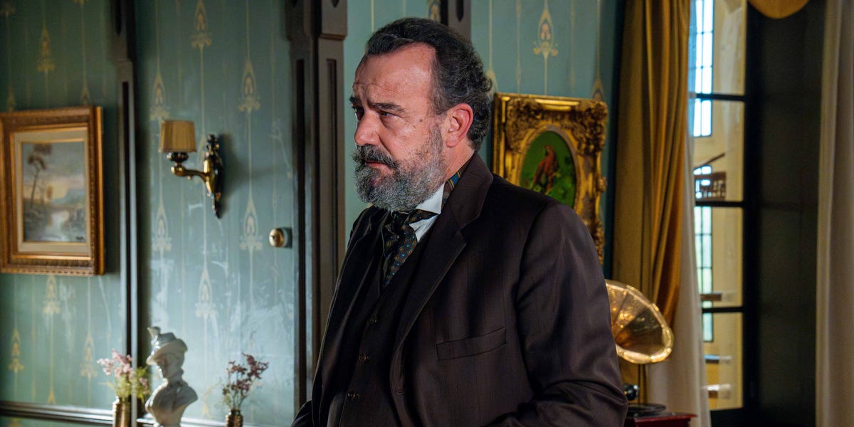 Los secretos del Marqués de Luján contados por Manuel Regueiro de 'La Promesa'