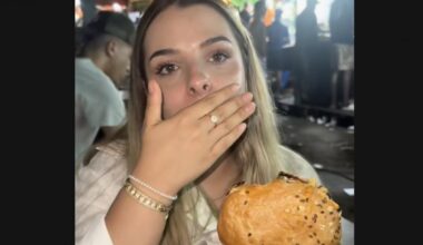Prueba una hamburguesa de 1 euro en Marruecos y lo que siente con el primer bocado lo dice sin palabras