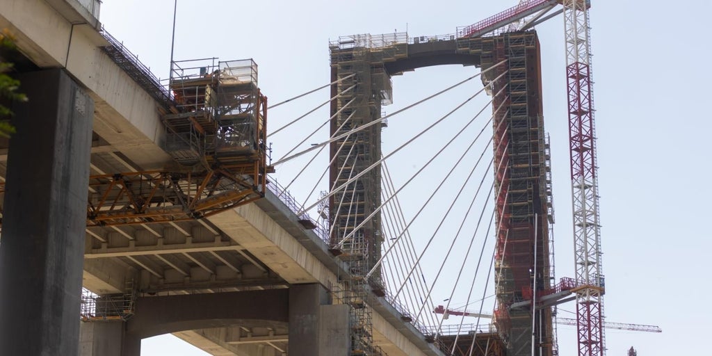 El exdirector de Carreteras dice que la obra del Puente del Centenario de Sevilla se tramitó de emergencia por «grave riesgo» de derrumbe