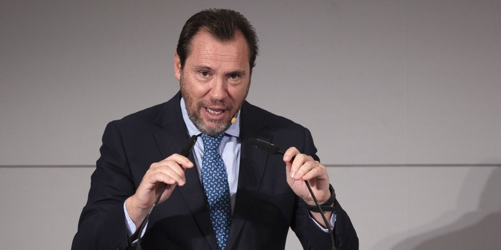 Óscar Puente vuelve usar el incendio de Zahara para atacar a Juanma Moreno... y a la prensa andaluza