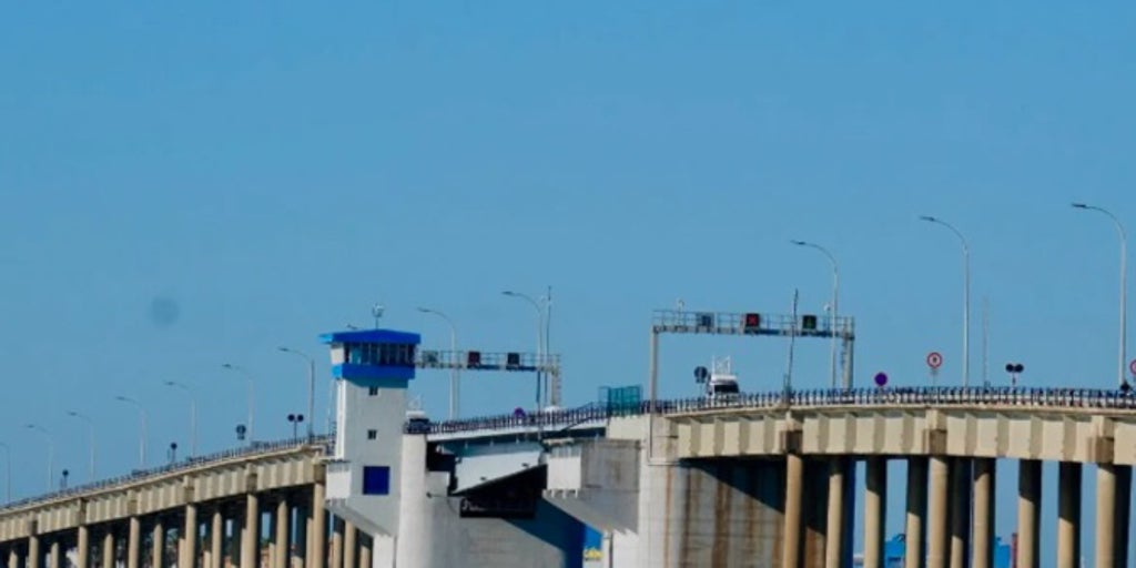 La Subdelegación del Gobierno deja en manos de Transporte el polémico cambio de nombre del puente Carranza
