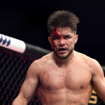 La increíble historia de Henry Cejudo, el luchador de UFC de raíces mexicanas que afronta el momento más difícil de su carrera