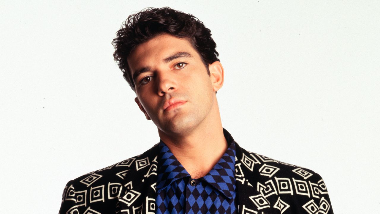 Antonio Banderas celebra su 65º cumpleaños. Así lo describen sus amigos: "Es pasión que inspira, talento que conmueve y corazón que abraza"