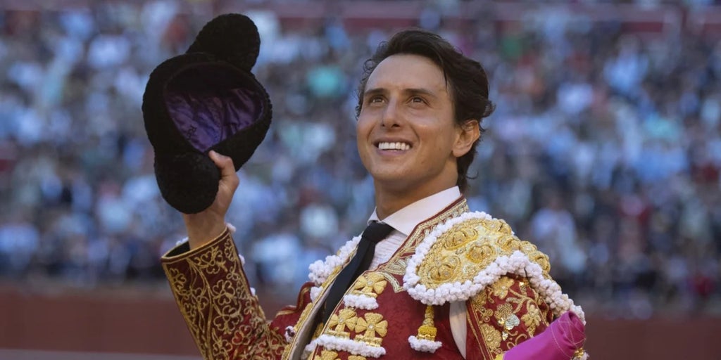 Roca Rey dona más de 30.000 € en material de toreo a las Escuelas Taurinas de Andalucía