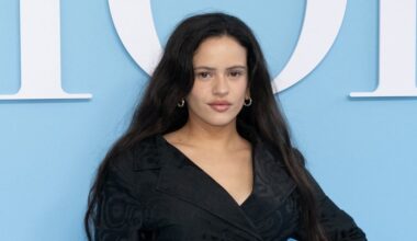 Rosalía revive a la Duquesa de Alba y habla sobre su vida sentimental