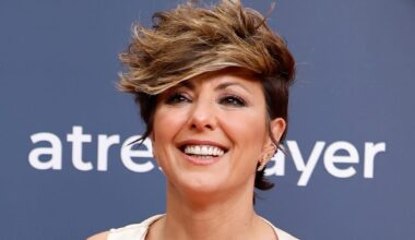 Sonsoles Ónega se convierte en Olivia Newton John para promocionar la nueva temporada de 'Y ahora Sonsoles'