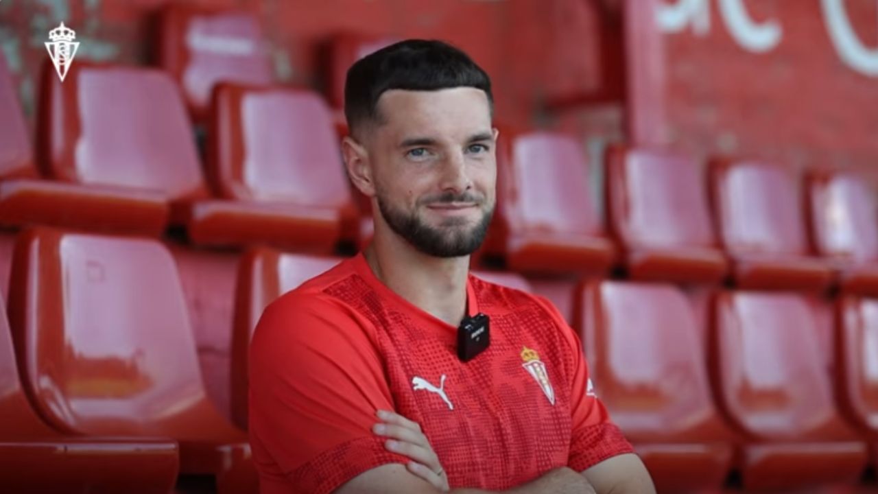 Smith explica por qué eligió la oferta del Sporting y se analiza: «Tengo hambre, me gusta correr y dar pases interesantes» - La Voz de Asturias