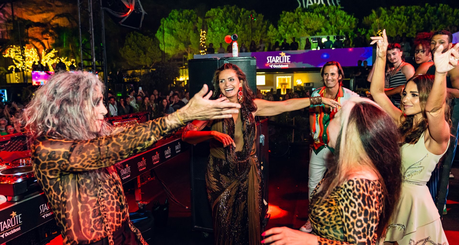 Paula Echevarría y Carmen Lomana enloquecen con la fiesta de Mario Vaquerizo y Alaska en Marbella