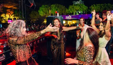 Paula Echevarría y Carmen Lomana enloquecen con la fiesta de Mario Vaquerizo y Alaska en Marbella