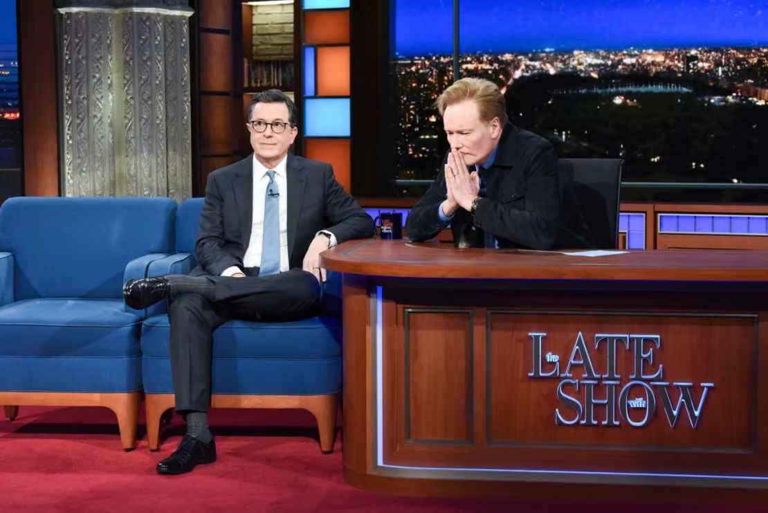 Stephen Colbert y Conan O'Brien en 2019.