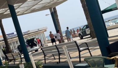 Revuelo en Torrox-Costa por media docena de disparos al aire de la Policía Local para detener a dos jóvenes que huían en una motocicleta