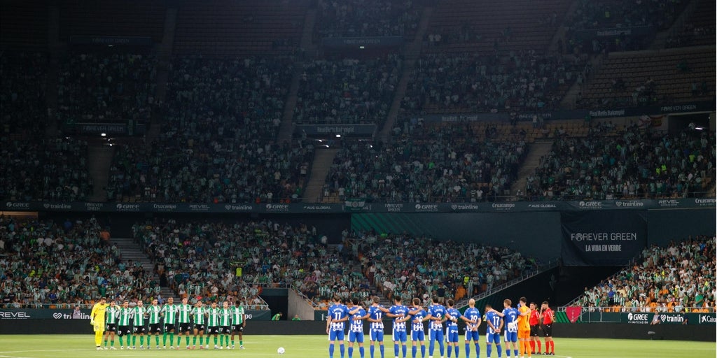 Pese a los atascos, ambientazo y fiesta en el estreno del Betis en La Cartuja