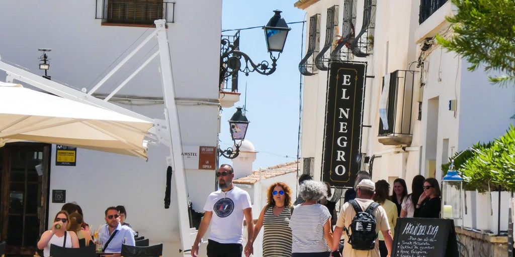 La razón por la que molesta a los camareros cobrar por separado en una misma mesa del bar: «Siempre hay problemas»