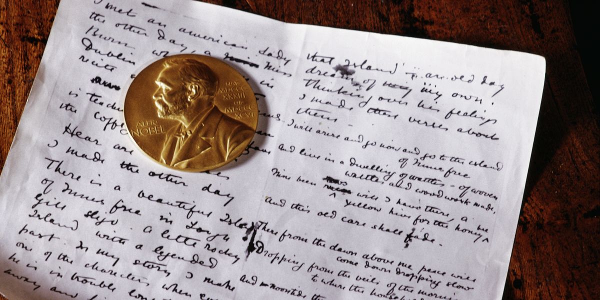 Los 22 escritores favoritos para conseguir el Premio Nobel de Literatura 2025 (y los españoles que podrían conseguirlo este año)