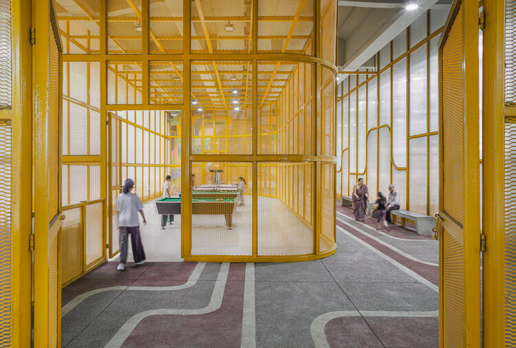 Renovación Under Space / AANGAN Architects - Fotografía interior, Vidrio