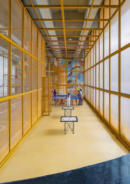 Renovación Under Space / AANGAN Architects - Fotografía interior, Vidrio