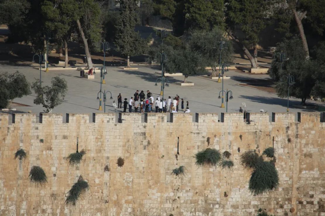 Los fieles oraron en el recinto durante Tisha B’Av, un día de duelo judío.