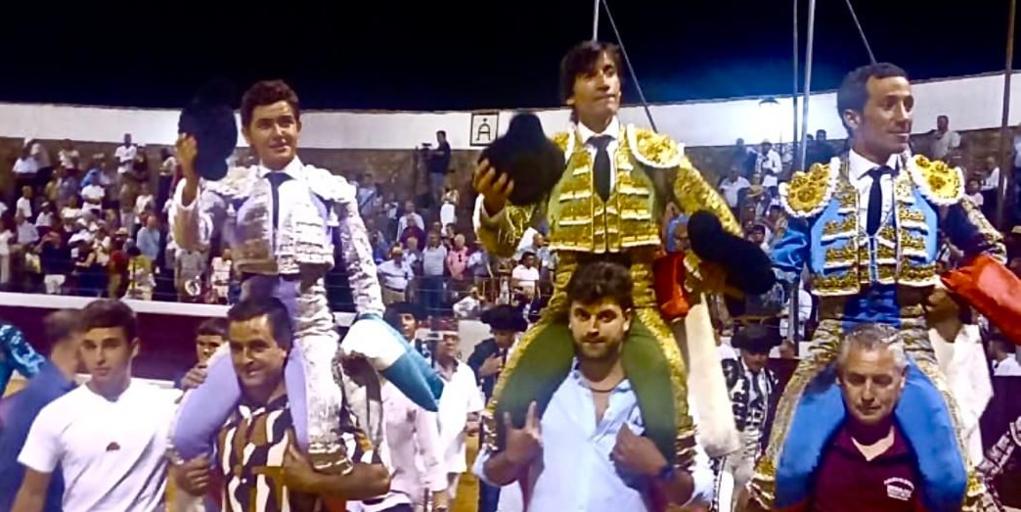 Los matadores Curro Díaz, David de Miranda y Manuel Román se reparten nueve orejas en Villanueva de Córdoba