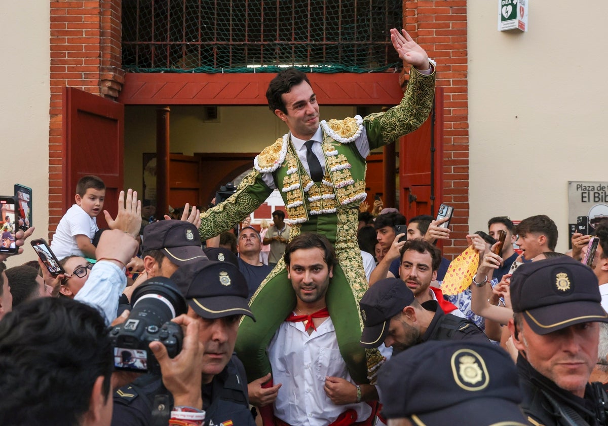 Tres orejas y tres avisos