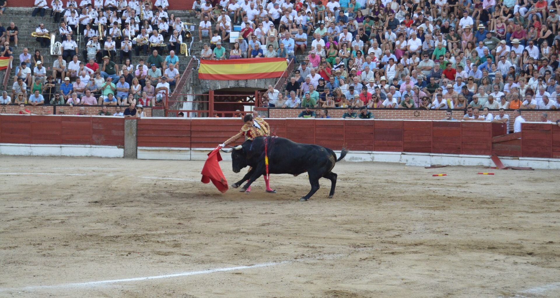 Morenito de Aranda y Sergio Rodríguez abren la puerta grande en El Espinar