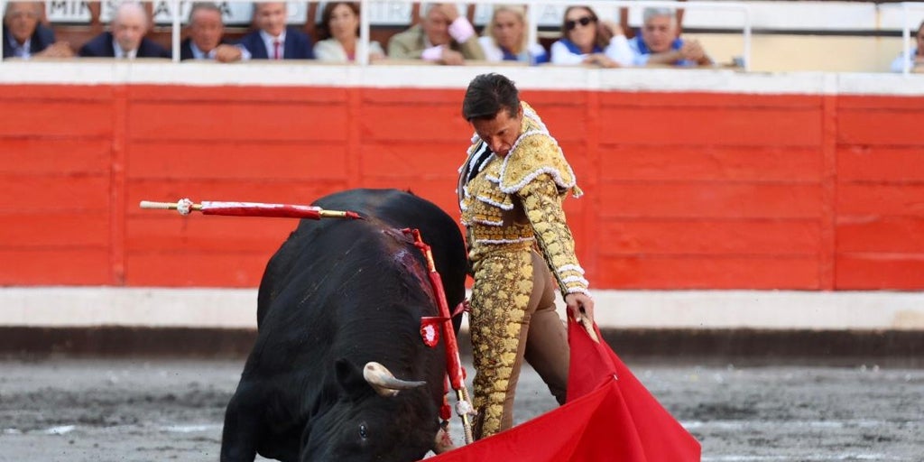 Diego Urdiales, inconmensurable, eterniza el toreo y resurge por la puerta grande en Bilbao
