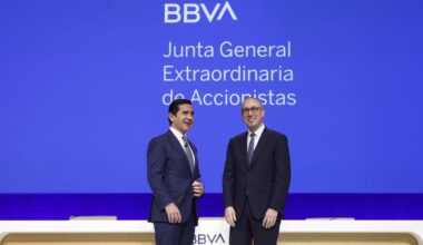 BBVA se enfrenta al dilema de mejorar la opa tras más de 15 meses de operación agónica