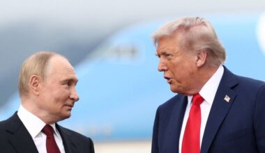Documentos olvidados por el equipo de Trump en una fotocopiadora confirman que la cumbre con Putin iba a ser más extensa
