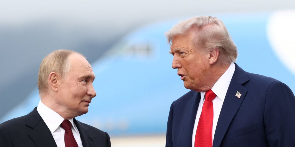 Documentos olvidados por el equipo de Trump en una fotocopiadora confirman que la cumbre con Putin iba a ser más extensa
