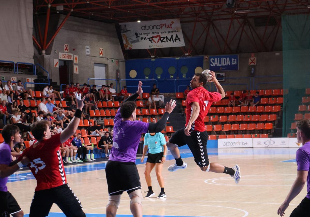El 'nuevo' UBU San Pablo Burgos se estrena con victoria en su primera batalla