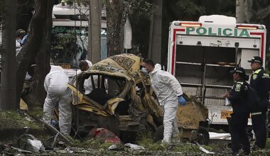 Derribaron un helicóptero de la policía y explotó una bomba cerca de una base aérea: hay 17 muertos